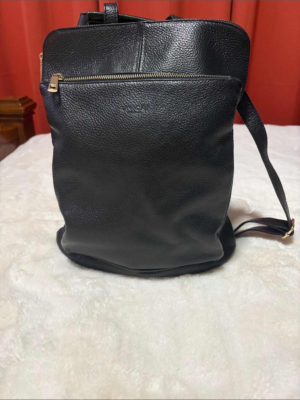 Vera Pelle Black Leather Backpack with Gold Zipper